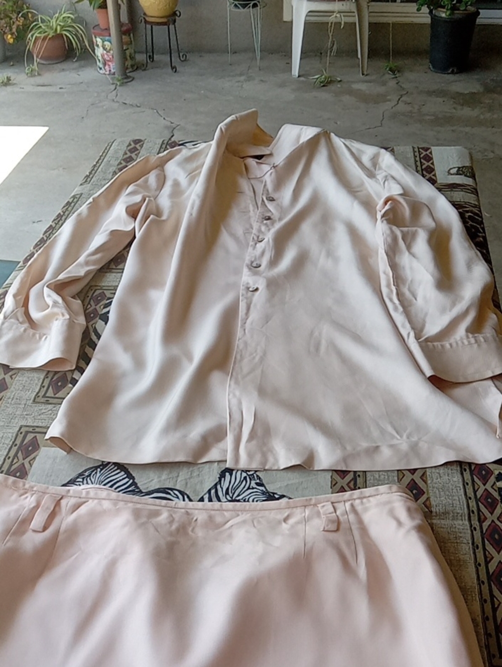 SOFT PINK ELLEN TRACY SILK SUIT